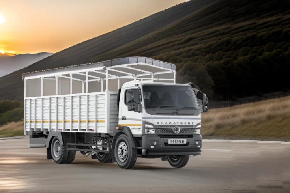 BharatBenz 1417RE Right Front Three Quarter