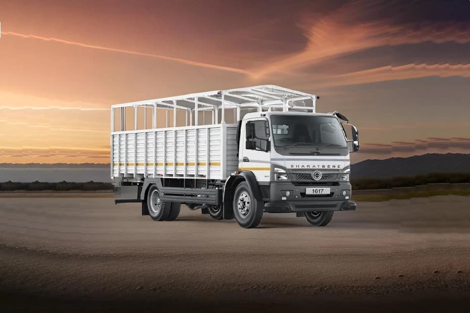 BharatBenz 1617RD Right Front Three Quarter