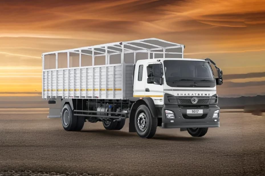 BharatBenz 1617R Right Front Three Quarter