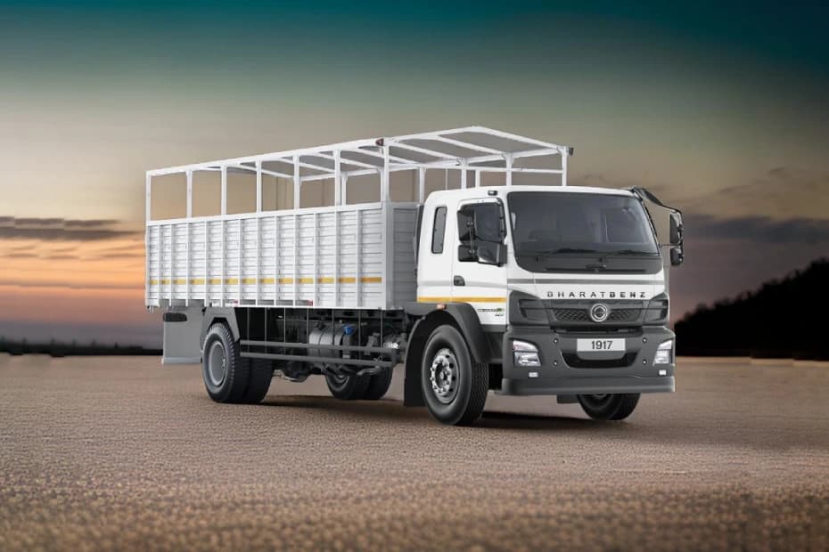 BharatBenz 1917R Right Front Three Quarter