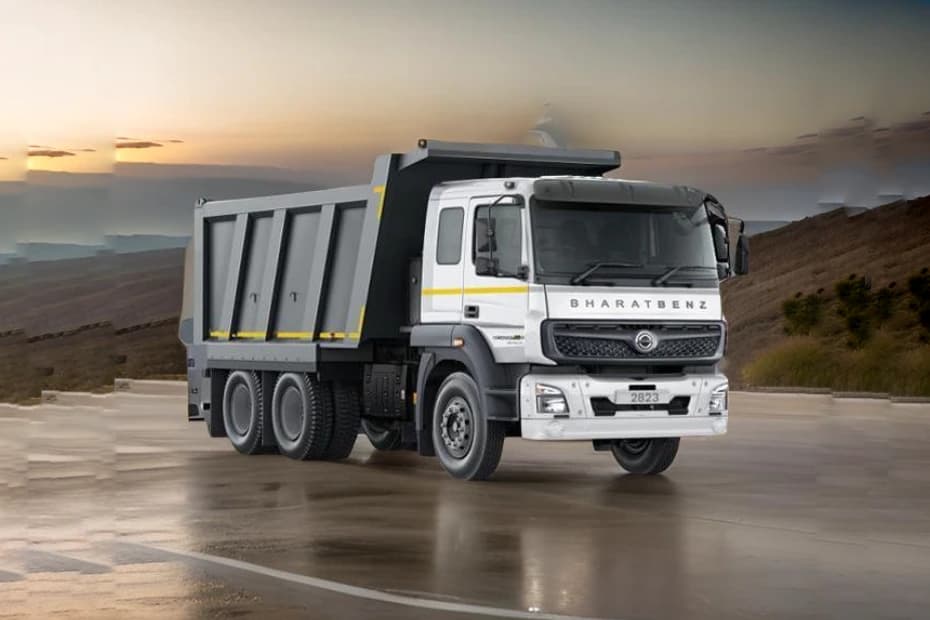 BharatBenz 2823RT Right Front Three Quarter