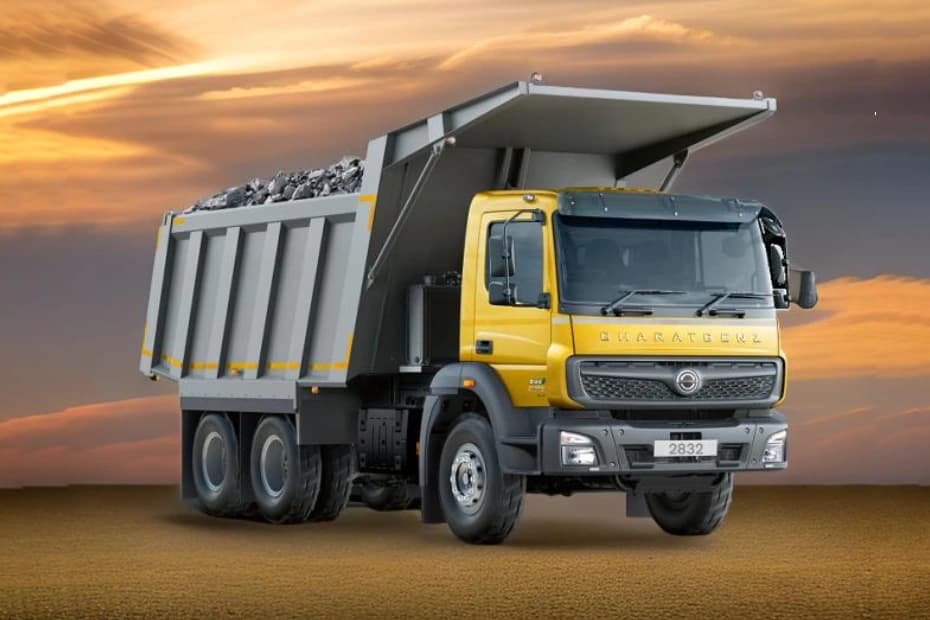 BharatBenz 2832CM Right Front Three Quarter