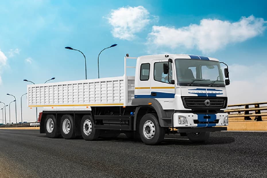 BharatBenz 3523R Right Front Three Quarter