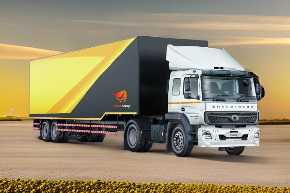 BharatBenz 4032T Right Front Three Quarter