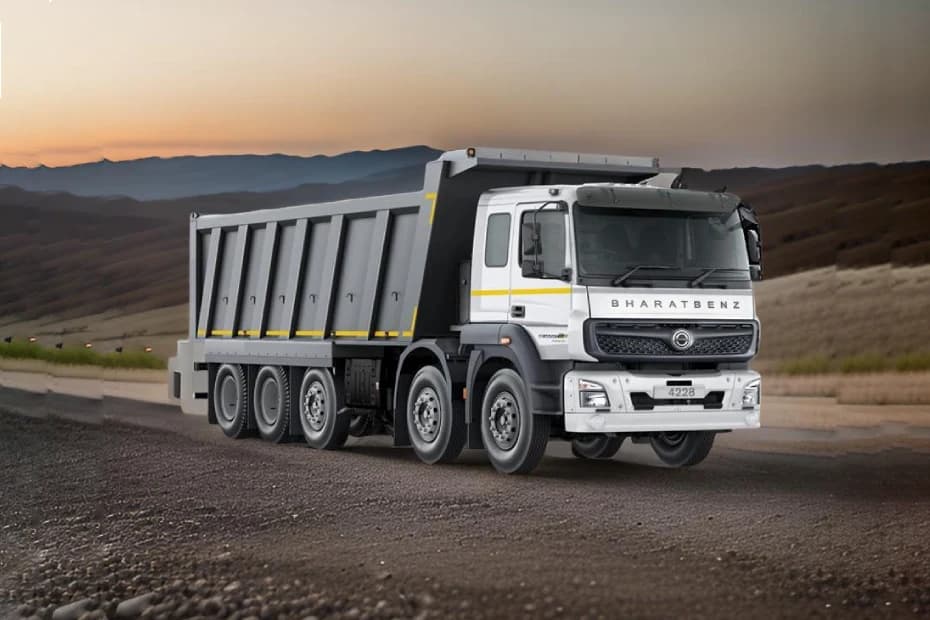 BharatBenz 4228RT Right Front Three Quarter