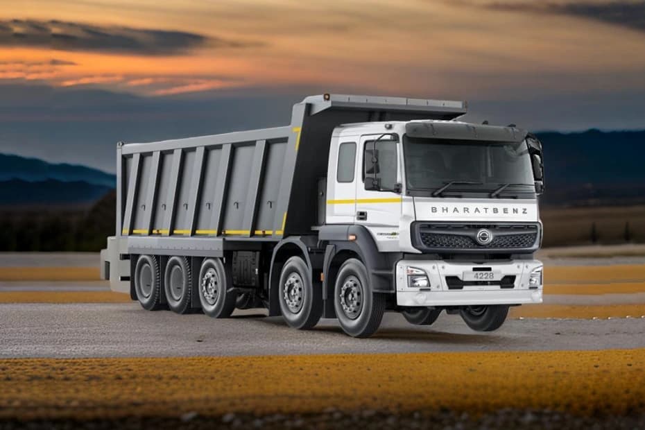 BharatBenz 4228RT Right Front Three Quarter