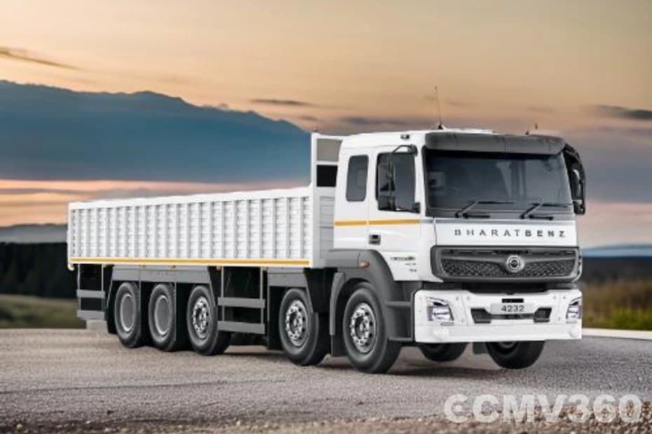 BharatBenz 4232R Right Front Three Quarter