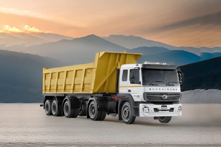 BharatBenz 5032T Right Front Three Quarter