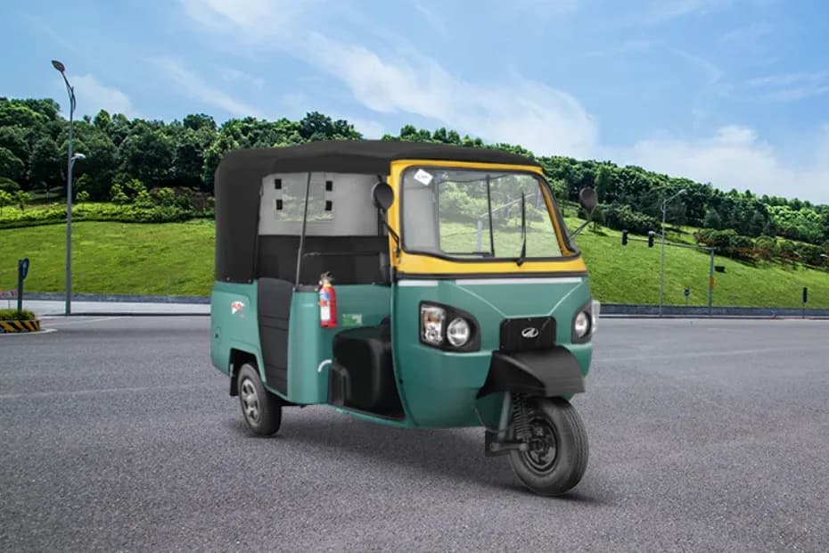 Mahindra Alfa DX CNG Front Right Side