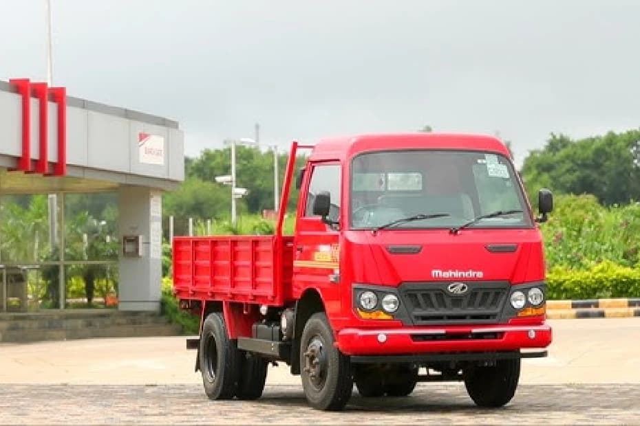 Mahindra Loadking Optimo Right Front Three Quarter