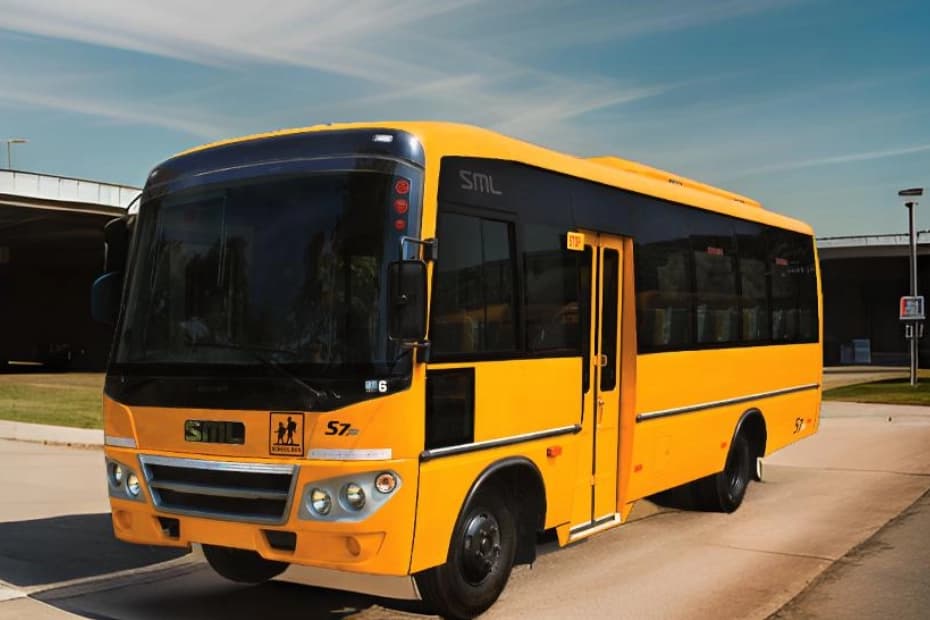 SML Isuzu School Bus Left Front Three Quarter