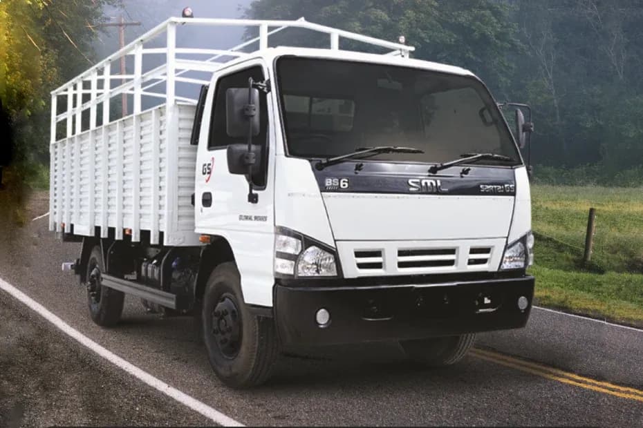 SML Isuzu Sartaj GS 59 CNG Front Right Side