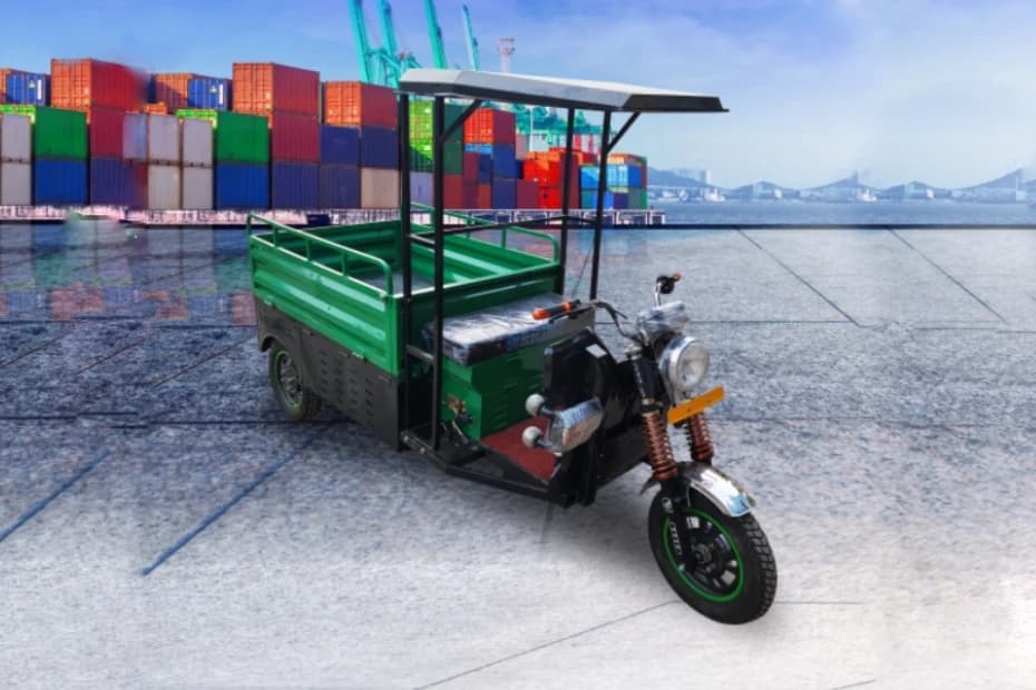 SN Solar Energy E Rickshaw Loader Front Right Side