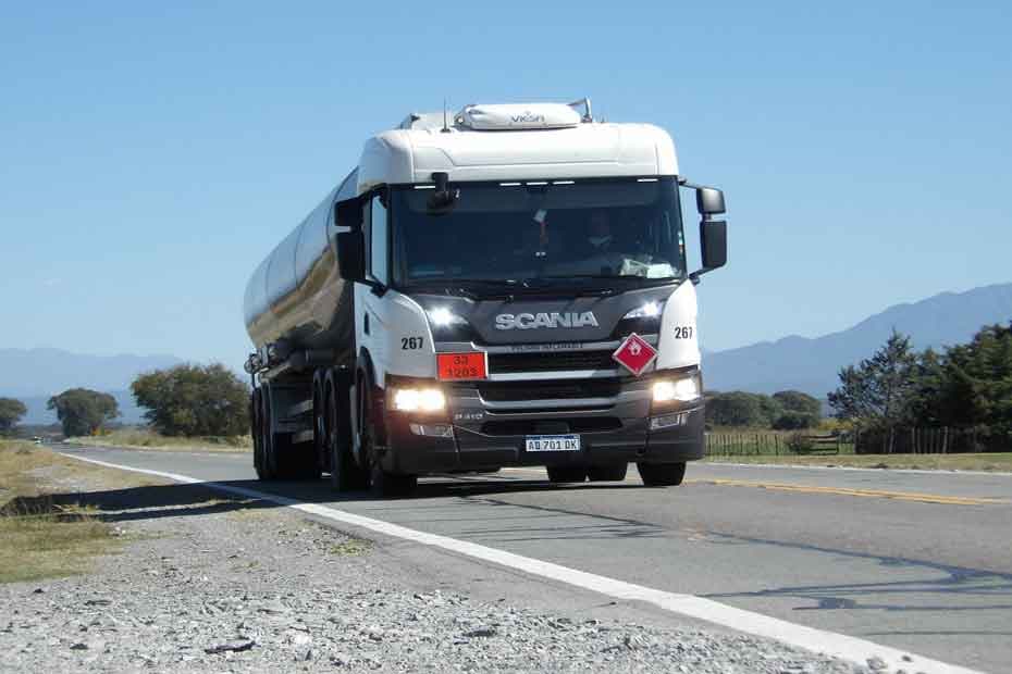 Scania P410 6x2 Front Side