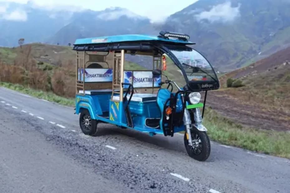 Shaktimaan 10 MS E-Rickshaw Front Right Side