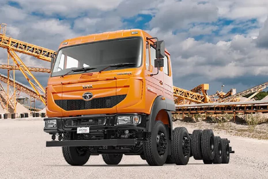 Tata Signa 4823.T Left Front Three Quarter