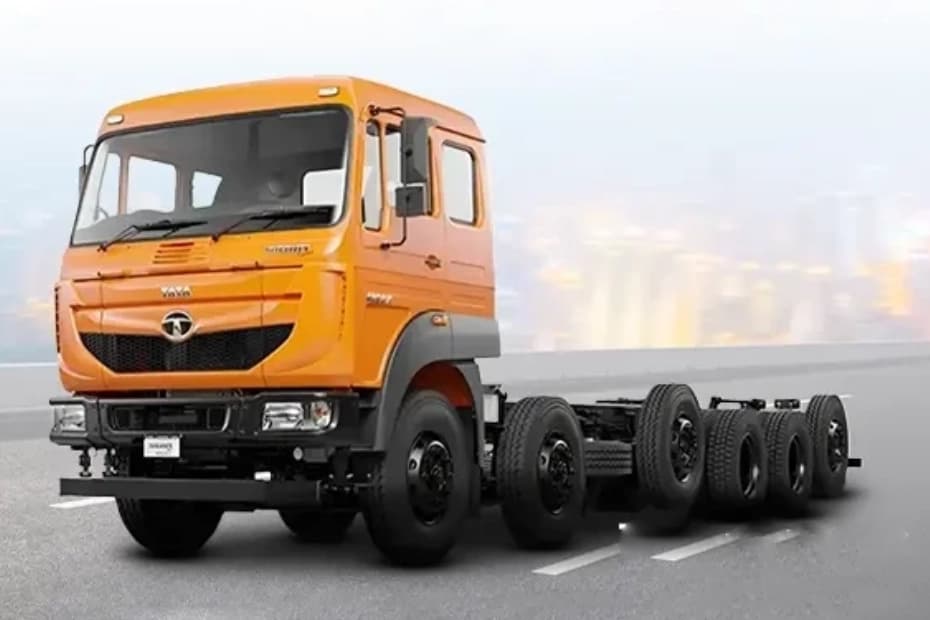 Tata Signa 4930.T Left Front Three Quarter