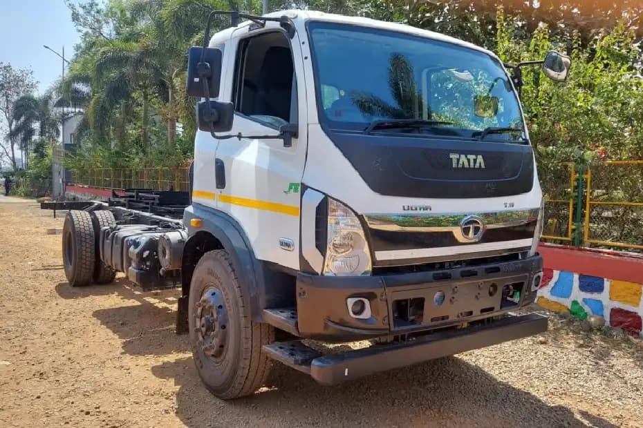 Tata T.19 Ultra Right Front Three Quarter