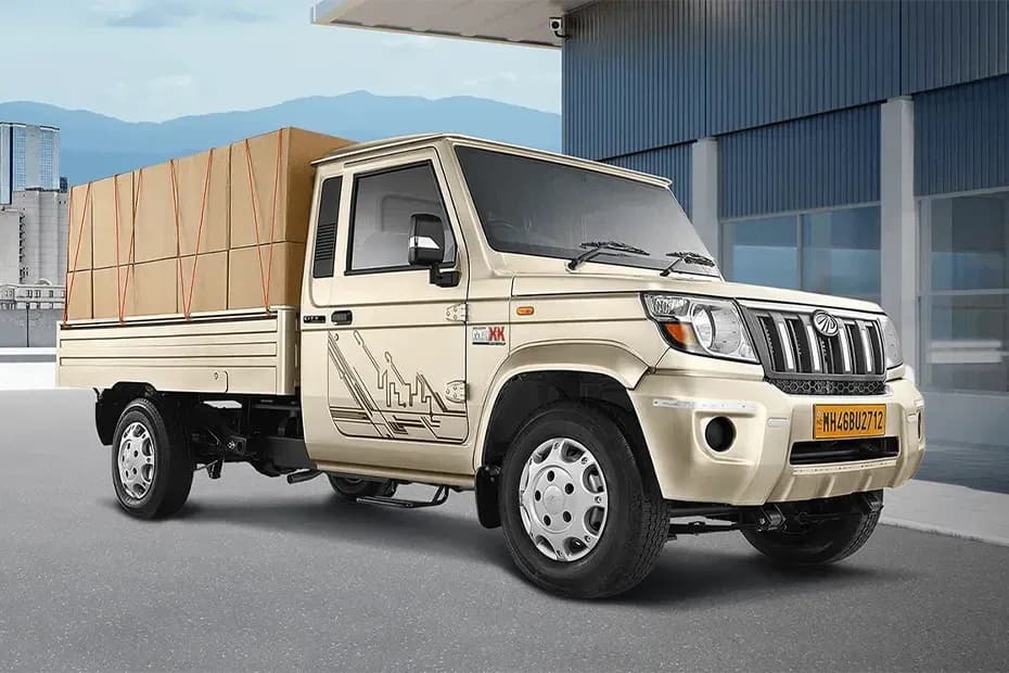 Mahindra Bolero MaXX Pik-Up City Right Front Three Quarter Mahindra Bolero MaXX Pik-Up City Right Front Three Quarter