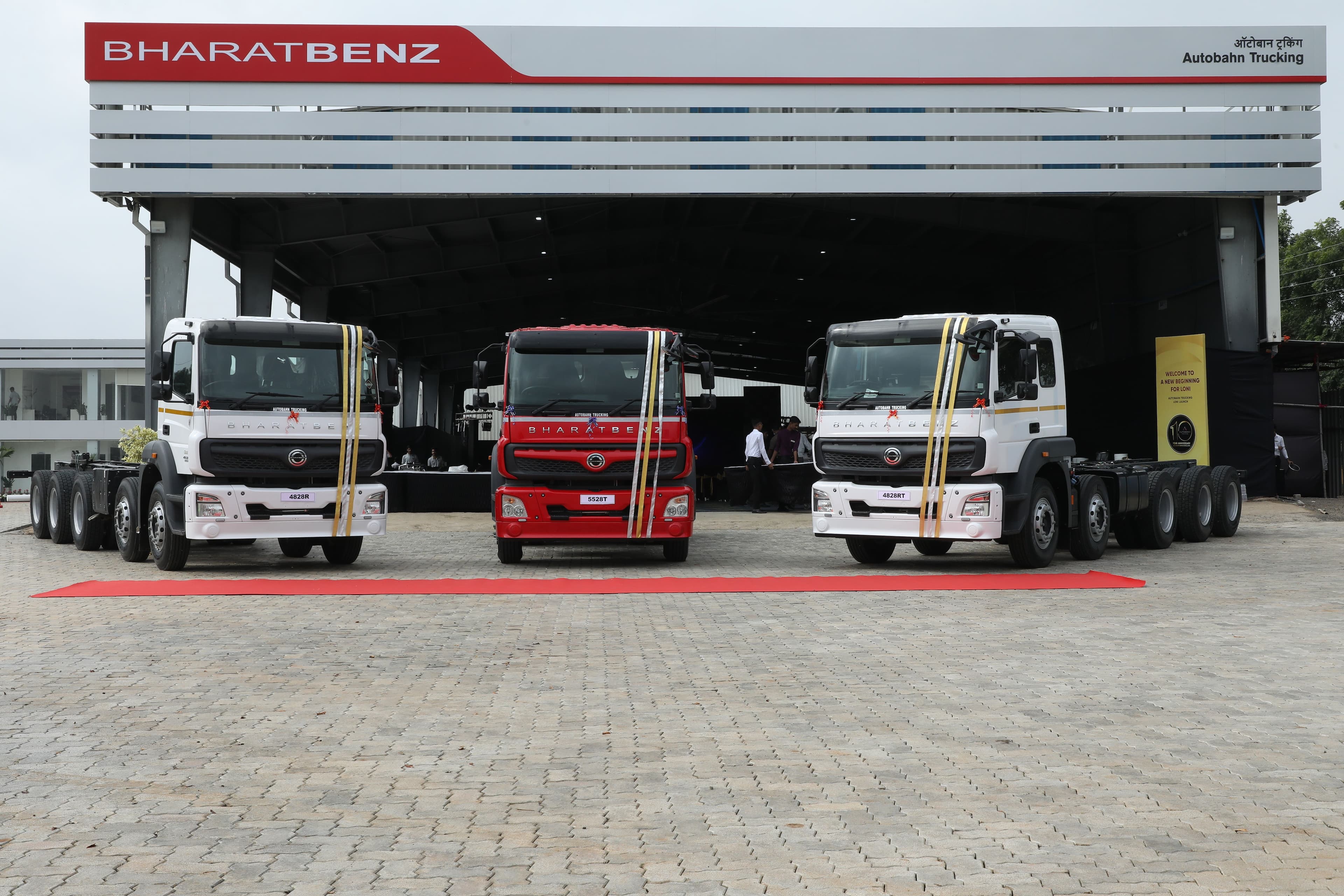 Daimler India Commercial Vehicle inaugurated its 300th BharatBenz showroom in Loni, Maharashtra.