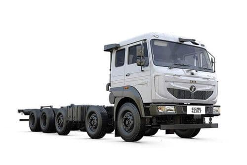 Tata SIGNA 4225.T Front Right Side Tata SIGNA 4225.T Front Right Side