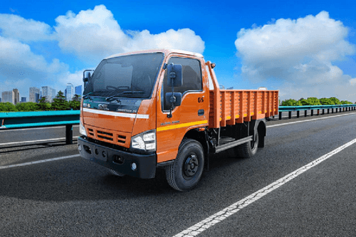SML Isuzu Prestige GS Front Left Side SML Isuzu Prestige GS Front Left Side