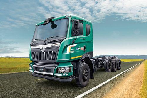 Mahindra Blazo X Haulage 35 Lift Axle Left Front Three Quarter Mahindra Blazo X Haulage 35 Lift Axle Left Front Three Quarter