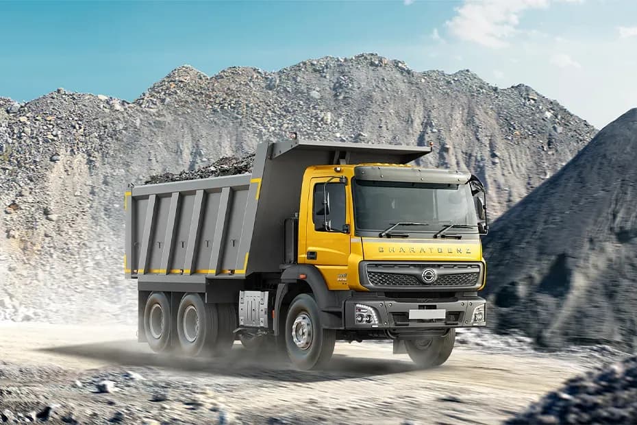 BharatBenz 2832CM Front Right Side