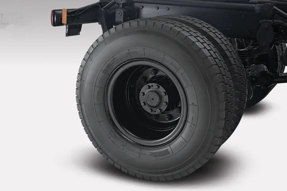 Mahindra Blazo X 48 Rear Tyres