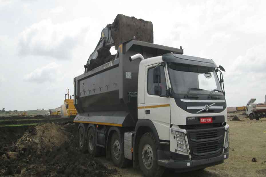 Volvo FM 380 8x4 Front Right Side