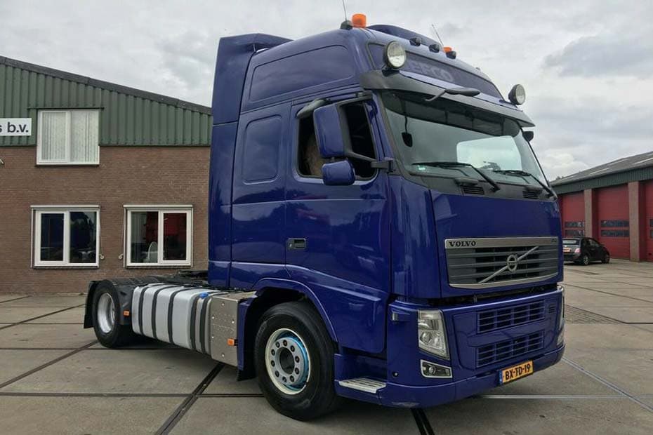 Volvo FM 420 4x2 Front Right Side