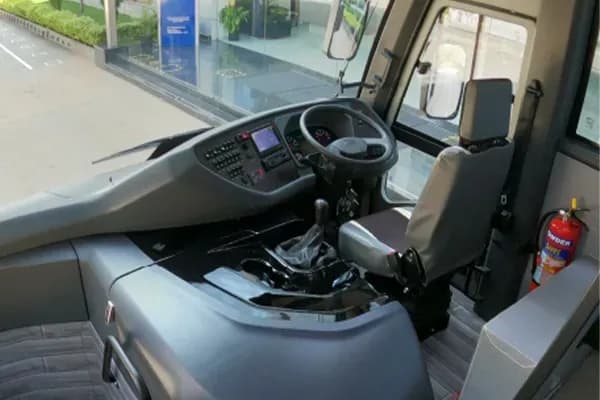 आयशर प्रशिक्षक 12.4 एम आयशर प्रशिक्षक 12.4 एम