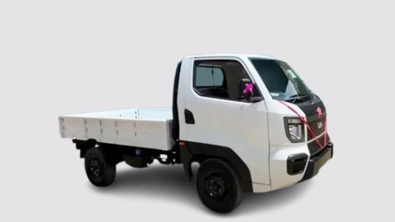 Mahindra Veero Pickup Truck: Powerful Engine, City-Friendly Design Mahindra Veero Pickup Truck: Powerful Engine, City-Friendly Design