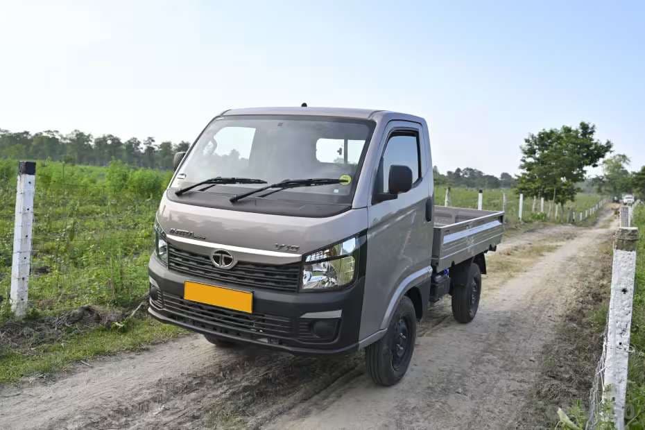 Tata Intra V10 Left Front Three Quarter Tata Intra V10 Left Front Three Quarter