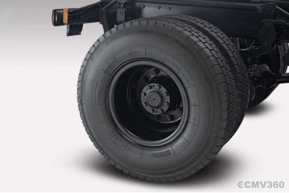 Mahindra Blazo X 28 Radial Tyre and Wheel Assembly Mahindra Blazo X 28 Radial Tyre and Wheel Assembly