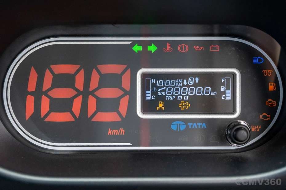 Digital instrument cluster for easy vehicle monitoring Digital instrument cluster for easy vehicle monitoring