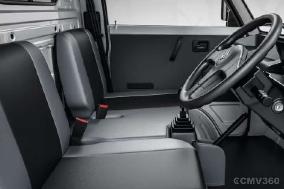 Flat, adjustable seats with roomy, heat-resistant cabin comfort Flat, adjustable seats with roomy, heat-resistant cabin comfort