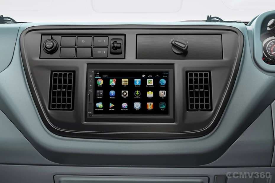 7.08-inch Touchscreen Infotainment with Steering Controls 7.08-inch Touchscreen Infotainment with Steering Controls