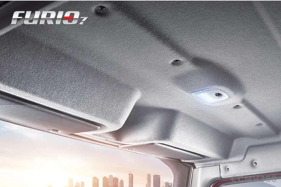 Spacious cabin roof with built-in interior reading lamp Spacious cabin roof with built-in interior reading lamp