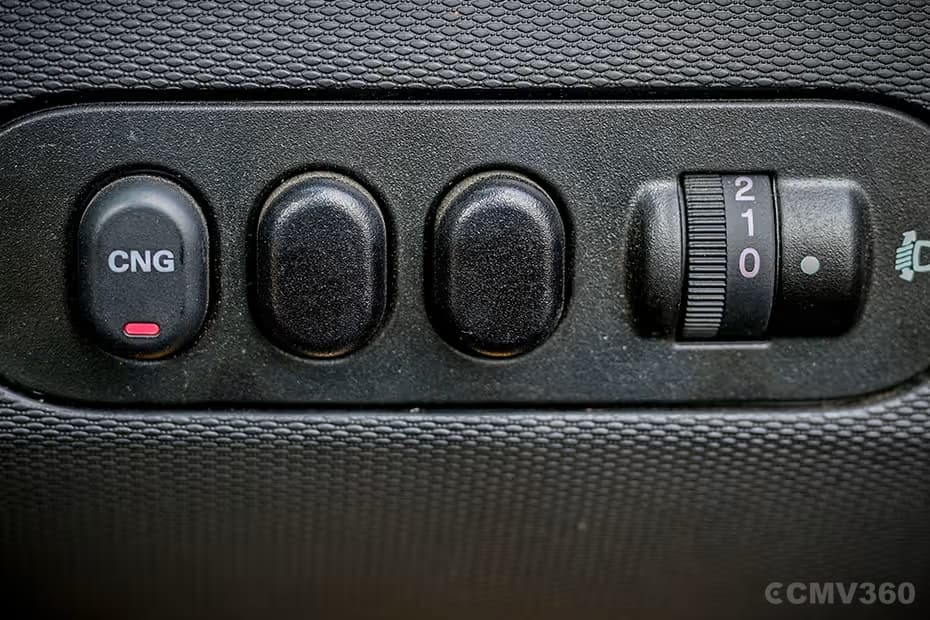 Reduced pollution with clean CNG fuel for a cleaner engine Reduced pollution with clean CNG fuel for a cleaner engine