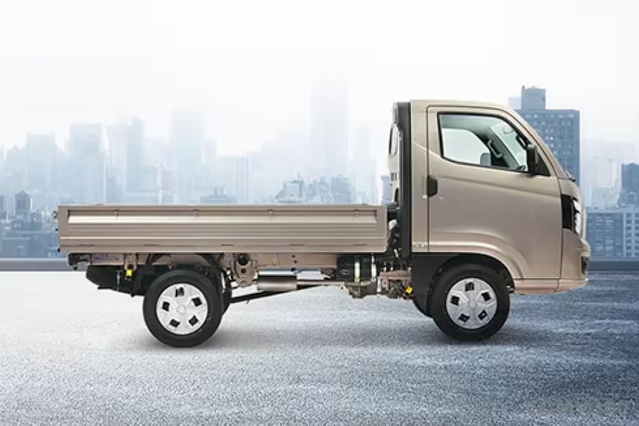 Big loading area with radial tyres for versatile load carrying Big loading area with radial tyres for versatile load carrying