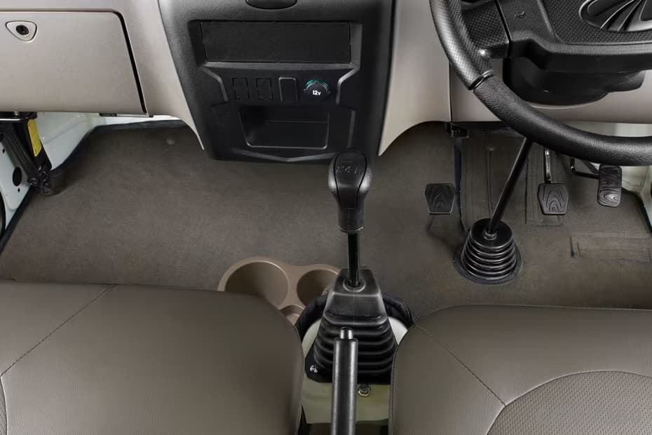 Floor-mounted gear lever for smooth driving Floor-mounted gear lever for smooth driving